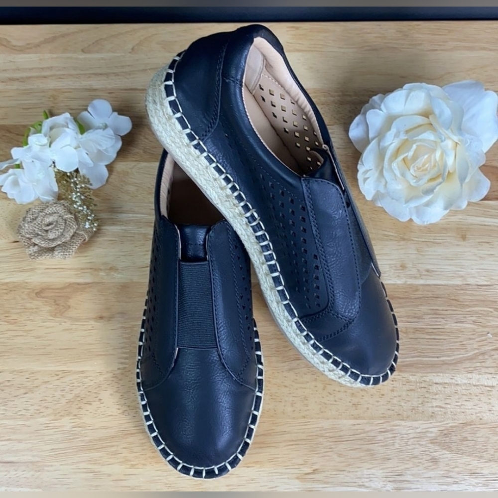 Journee Collection Black Loafer Sneakers-10M